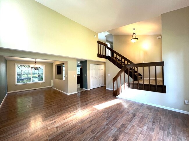 Building Photo - Charming 3-Bed, 3-Bath Home with Bonus Roo...
