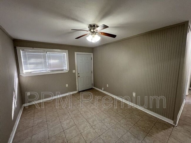 Building Photo - 5863 Denova St