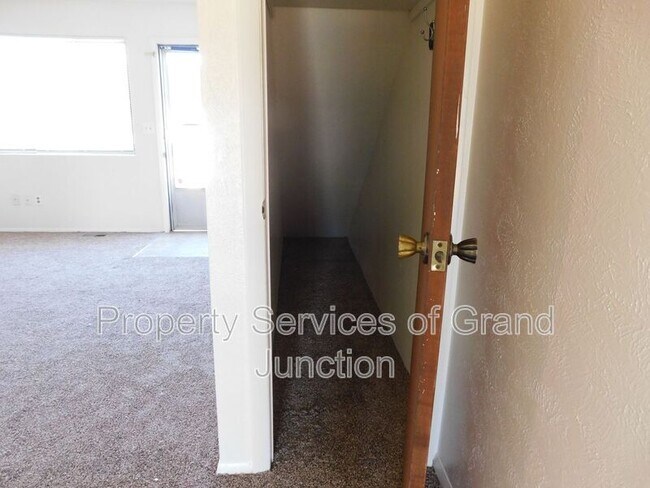 Building Photo - 477-32 1/8 32 1/8 Rd