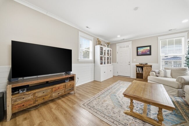 Building Photo - 9610 7th Bay St