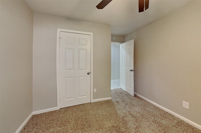 Building Photo - 5419 Roserock Ln