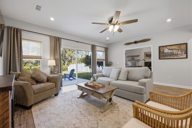 Building Photo - 184 Dahlia Falls Dr