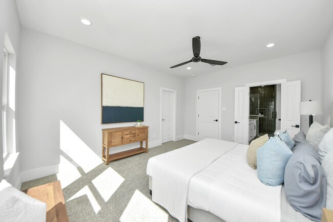 Building Photo - 4818 Cochran St