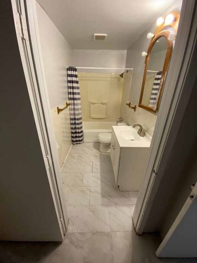Building Photo - Available Now! 3 Bedroom 2 Bath in Denison