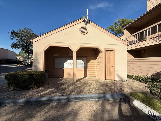 Building Photo - 2125 Augusta Dr