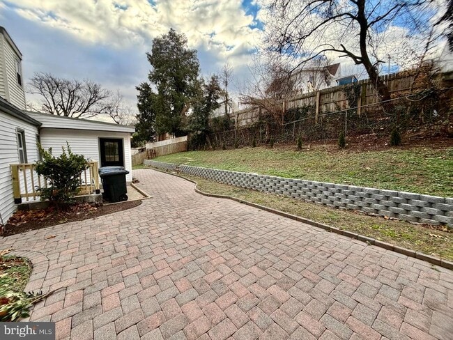 Building Photo - 2415 Fairhaven Ave