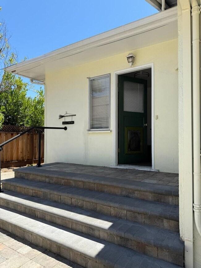 Building Photo - 1130 Edgewood Rd