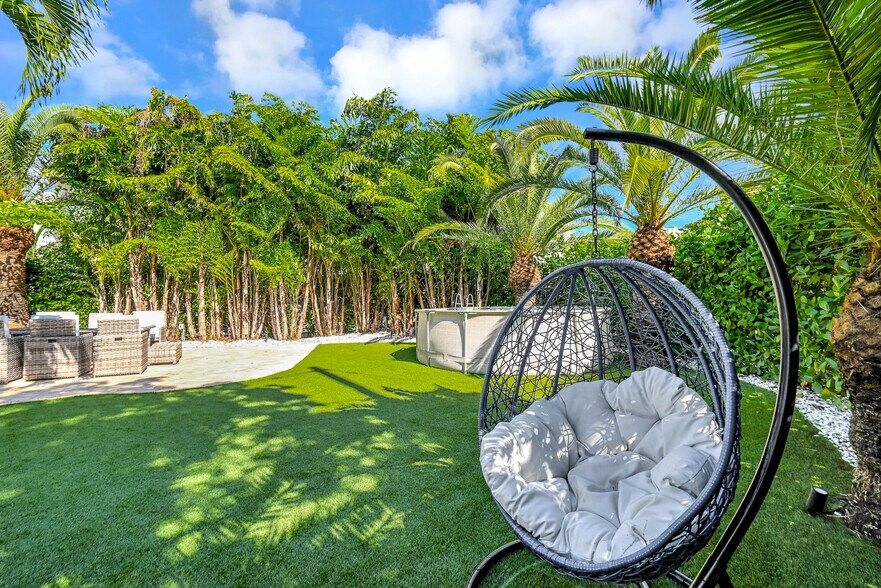 Building Photo - 1800 SW 5th Ave