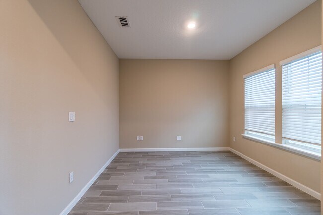 Building Photo - 6343 Morning Blf Dr
