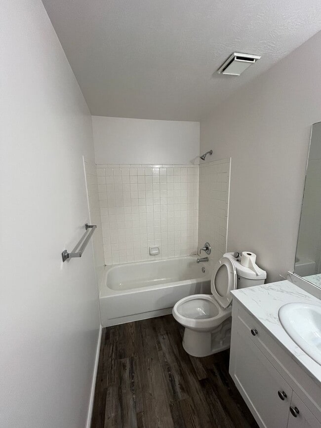 Building Photo - Beautifully Remodeled 4 Bed / 2 Bath Home in Stansbury Park