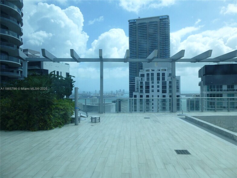 Building Photo - 1100 S Miami Ave