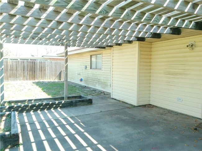 Building Photo - 538 Vega Dr