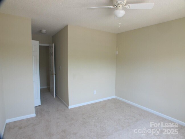 Building Photo - 10116 Forest Landing Dr