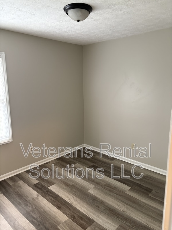 Building Photo - 410 Kirkcaldy Ct