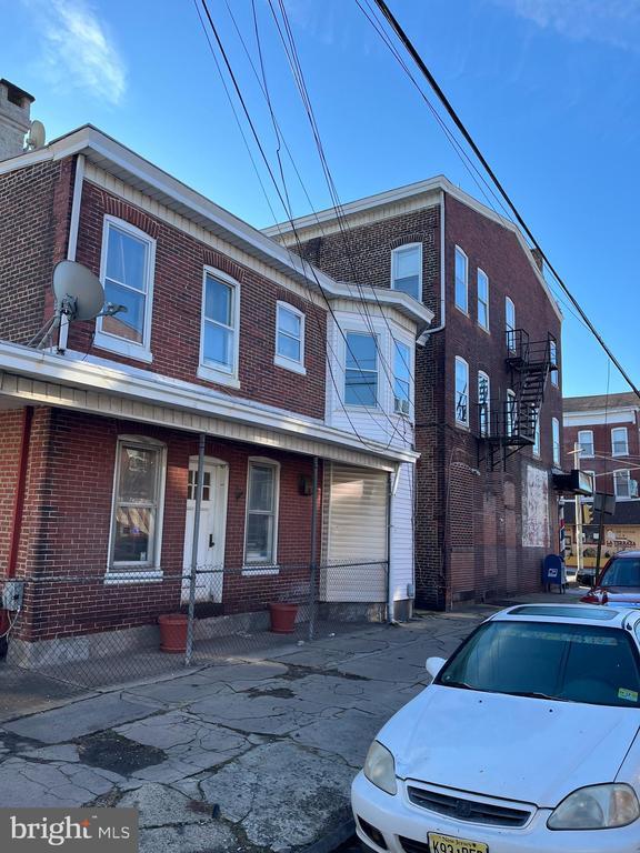 Building Photo - 1000 S Clinton Ave