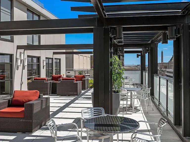 Building Photo - 1133 14th St NW