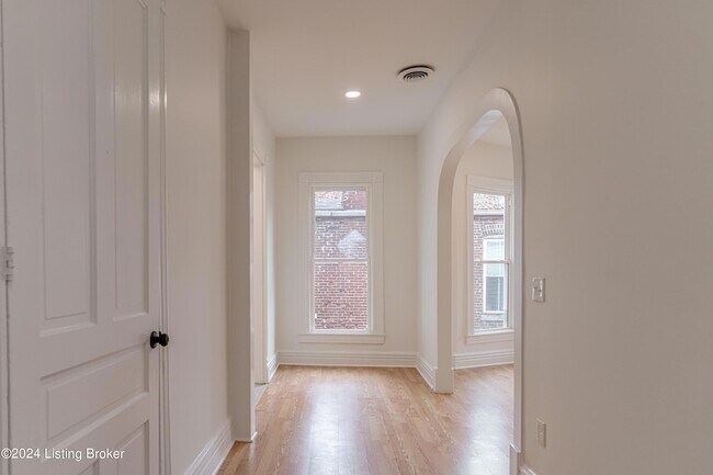 Building Photo - 1804 Frankfort Ave