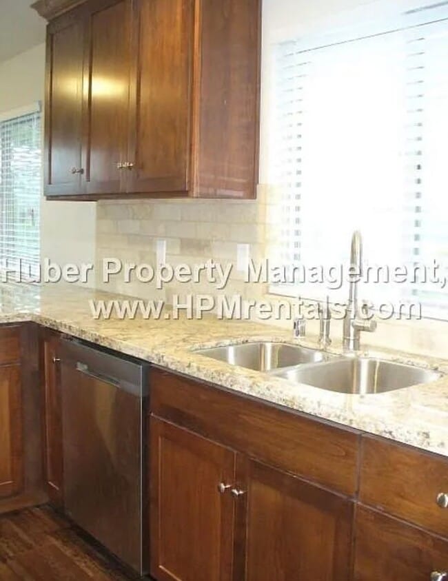 Building Photo - Beautiful 2bd/2ba Home Located in the Heart of Downtown Auburn!