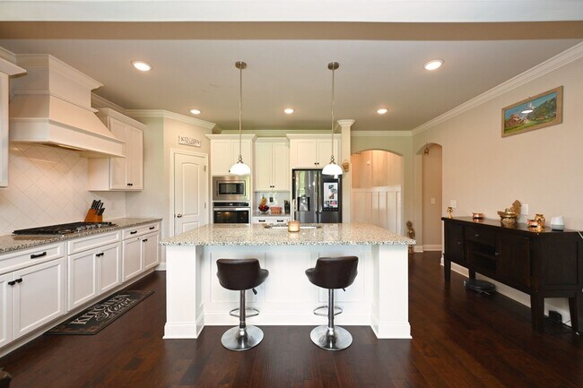 Building Photo - **2019-BUILT EXECUTIVE HOME IN A CUL-DE-SA...