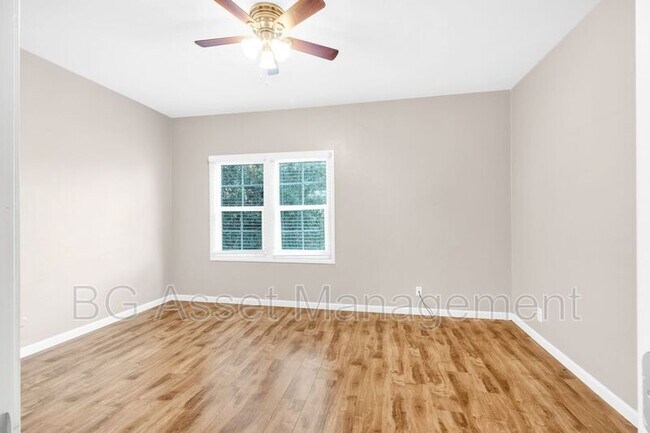 Building Photo - 709 York St