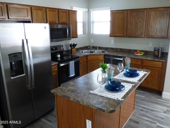 Building Photo - 1927 N 78th Dr