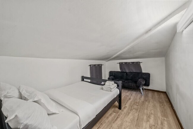 Building Photo - 21 Lord Ave