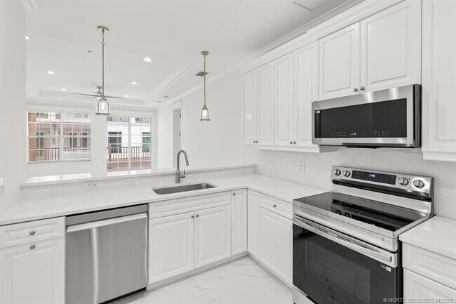 Building Photo - 47 SW Osceola St