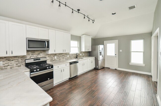 Building Photo - 21523 Ivory Gate Ln