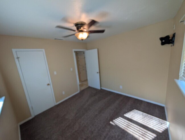 Building Photo - 1404 Heather Ln