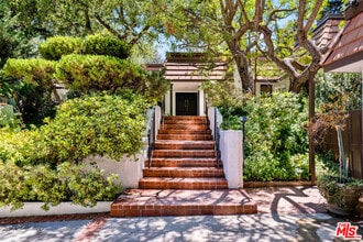 Building Photo - 4370 Park Milano