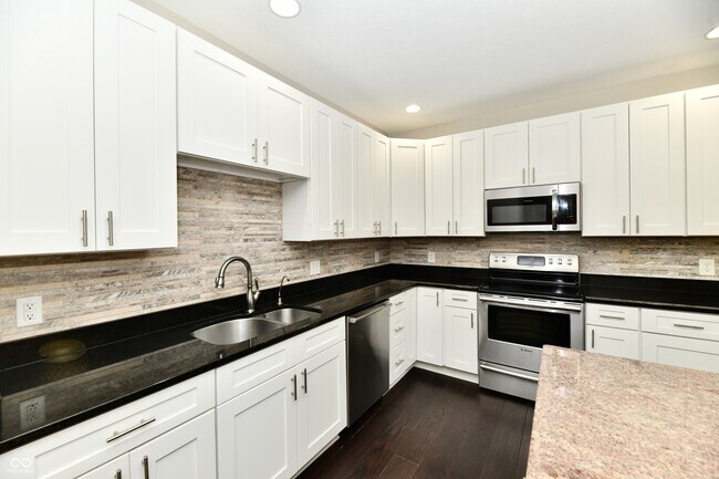 Building Photo - 8555 One W Dr