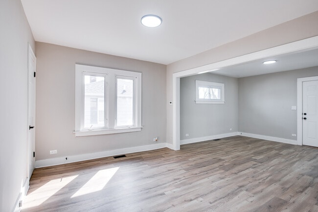 Building Photo - 1520 N Prairie Ave