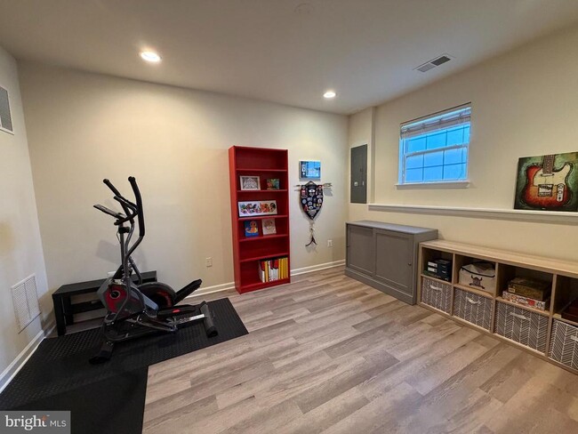 Building Photo - 4587 Derring Ln