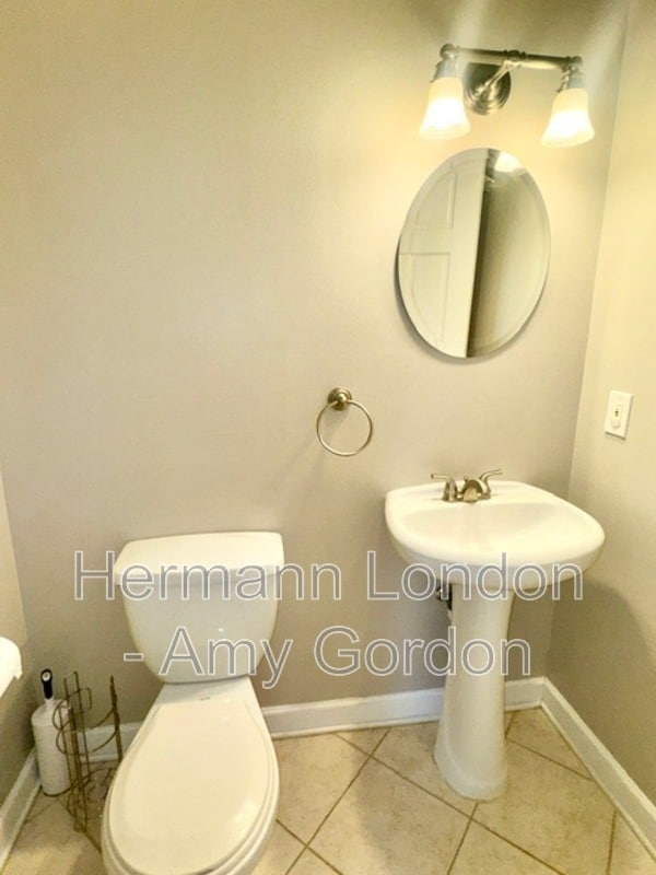 Building Photo - 2145 Victor St