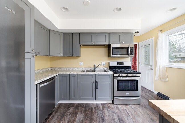 Building Photo - 207 Ridge Springs Ln