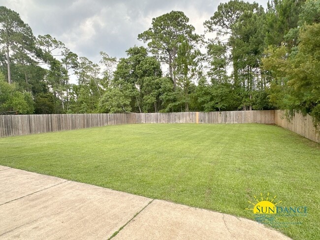 Building Photo - Freshly Painted 3 Bedroom Home in Navarre!