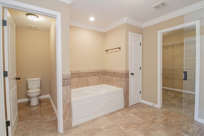 Building Photo - 105 Raider Dr