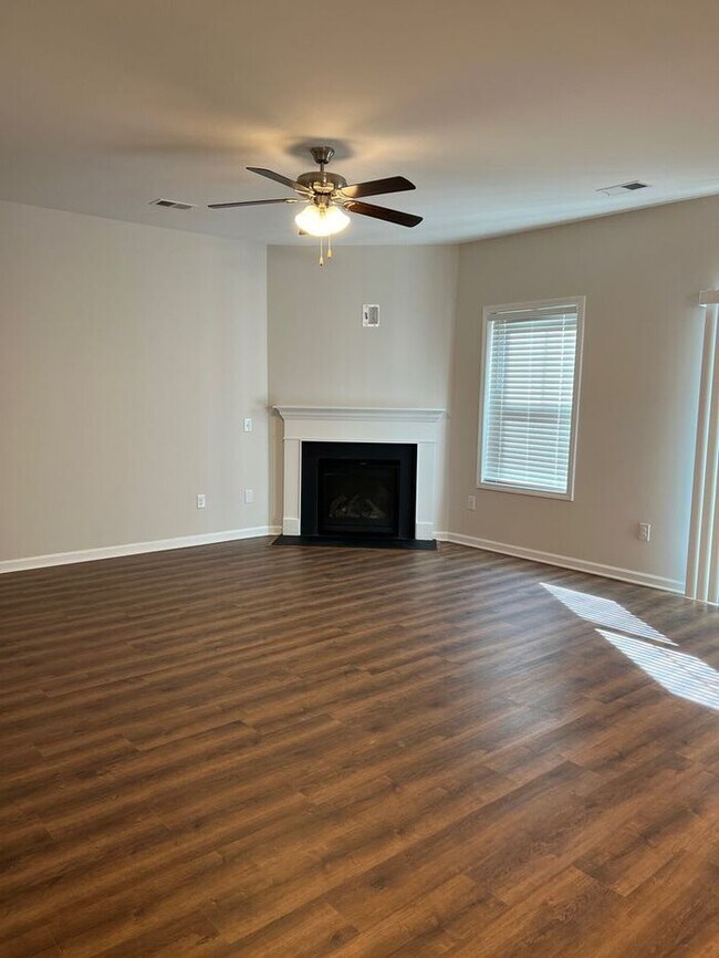 Building Photo - BRAND NEW AND JUST FOR YOU!!