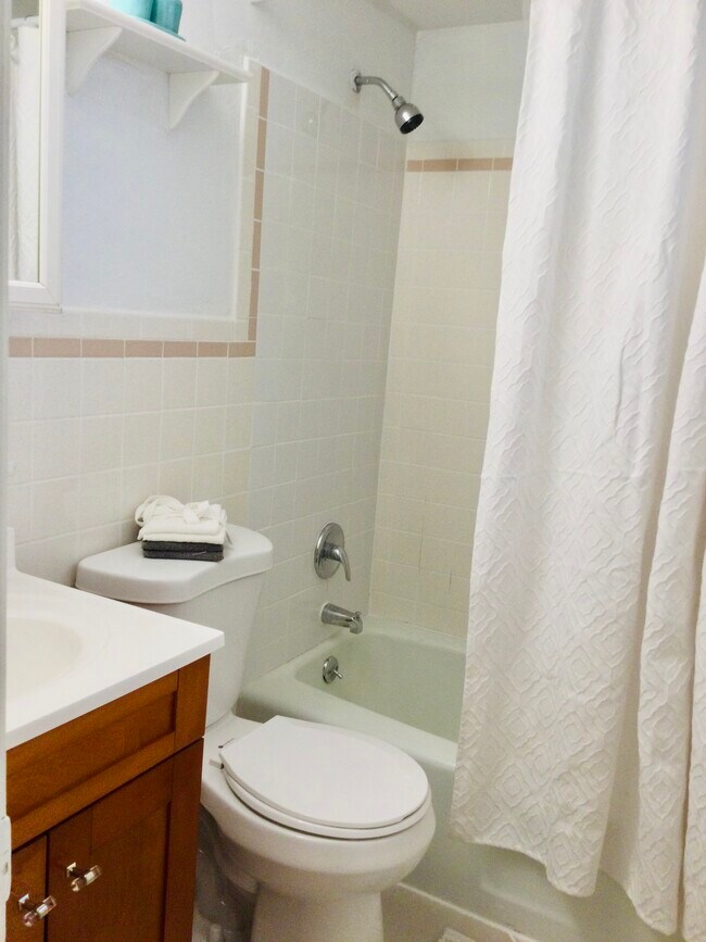 bathroom - 111 N L St