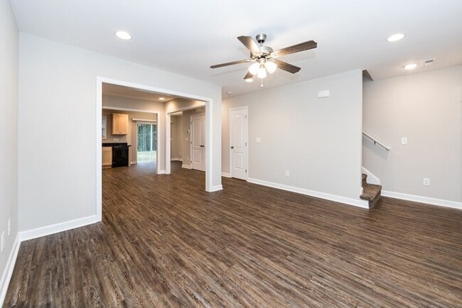 Building Photo - Beautiful 3BD/2.5BA Duplex Home!