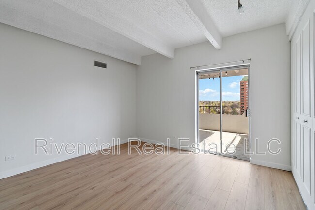 Building Photo - 130 N Pearl St