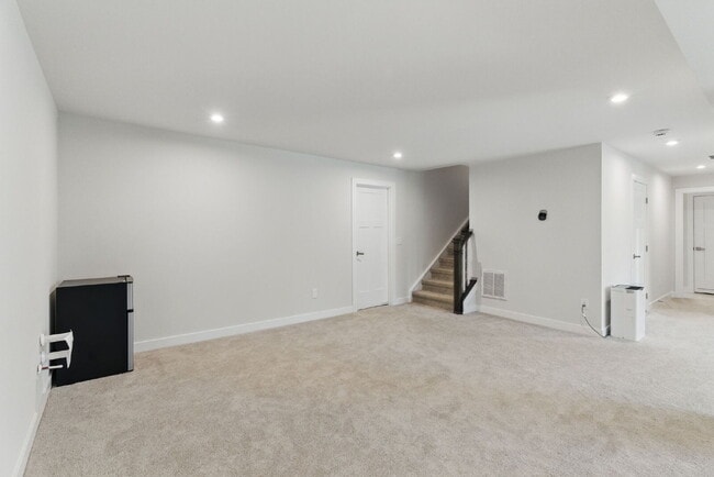 Building Photo - Luxury 5-Bed, 4-Bath Greenville Home in Amenity-Packed Riverstone!