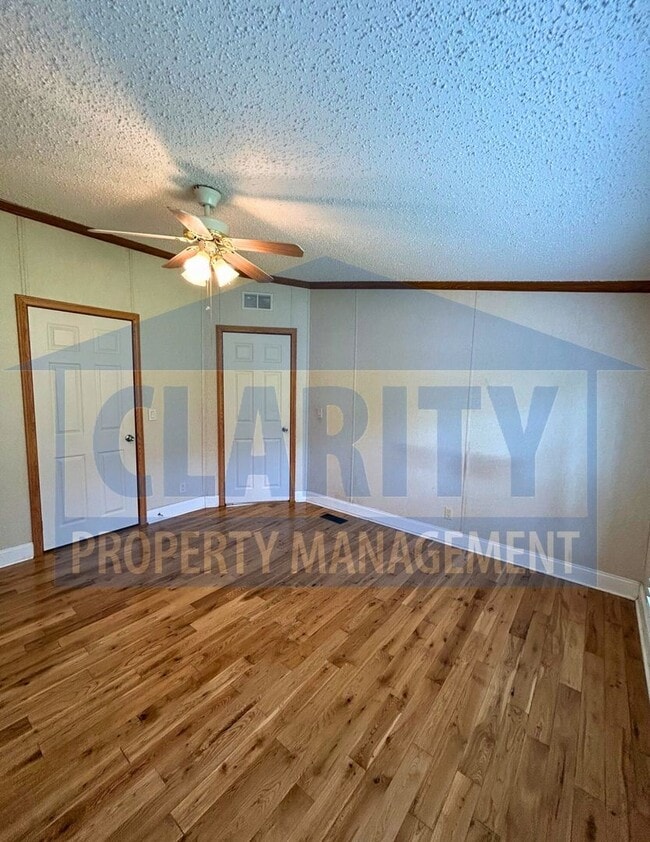Building Photo - Three bedroom, single level home in Old Fo...