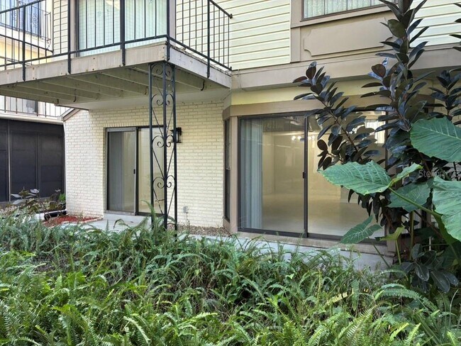 Building Photo - 5999 Village Cir N