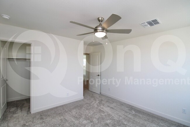 Building Photo - 2957 E Cherry Hill Dr