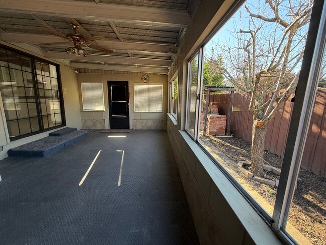 Building Photo - Welcome to this stunning 3 bedroom 2 bathroom home located in Fremont