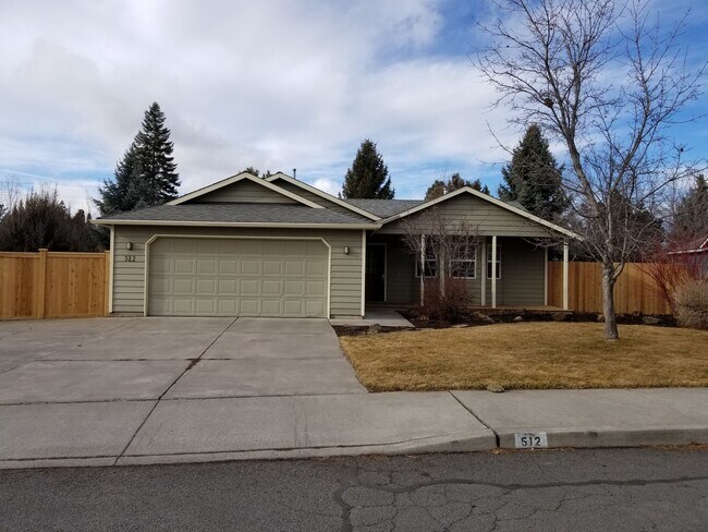 Building Photo - Single level home close to Old Mill & Blakely Park