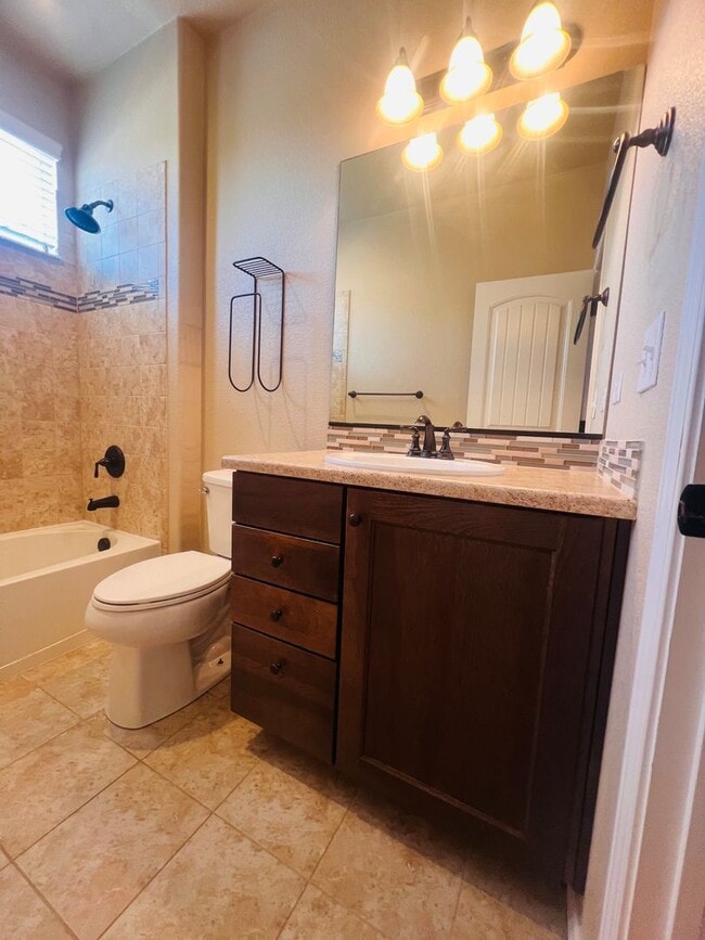 Building Photo - Don't miss the opportunity to make this wonderful house your next home.