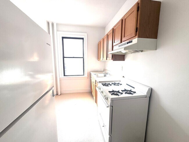 Building Photo - 35-39-39 Fulton St