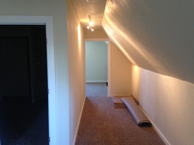 Building Photo - 2625 N Oakland Ave